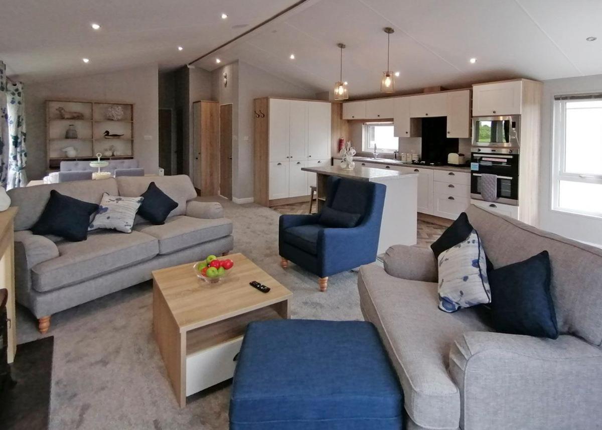 The Springs Lakeside Holiday Park Fladbury 외부 사진