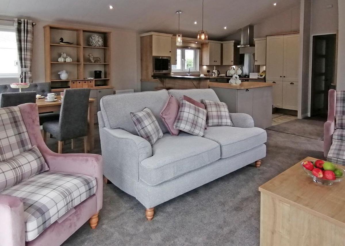 The Springs Lakeside Holiday Park Fladbury 외부 사진