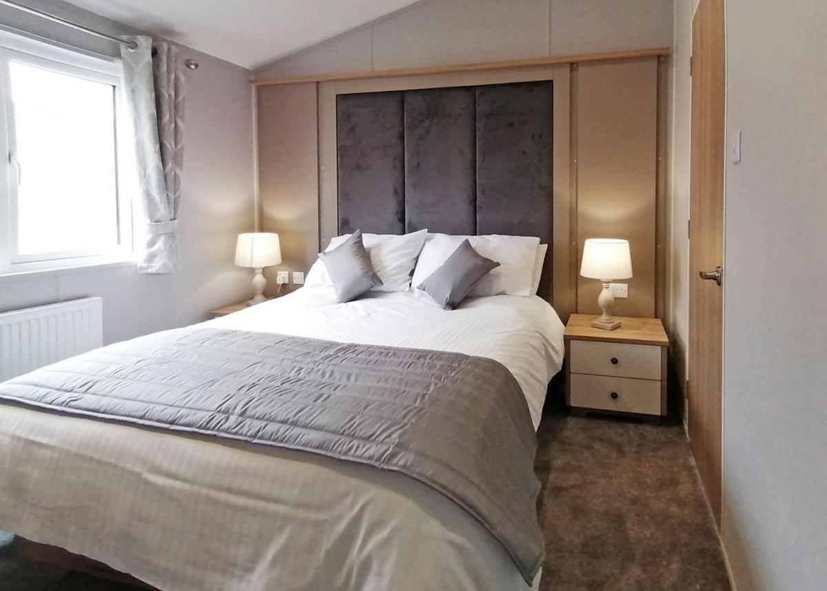 The Springs Lakeside Holiday Park Fladbury 외부 사진