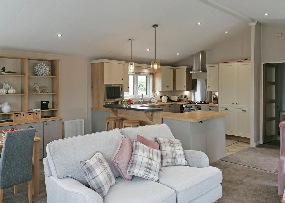 The Springs Lakeside Holiday Park Fladbury 외부 사진