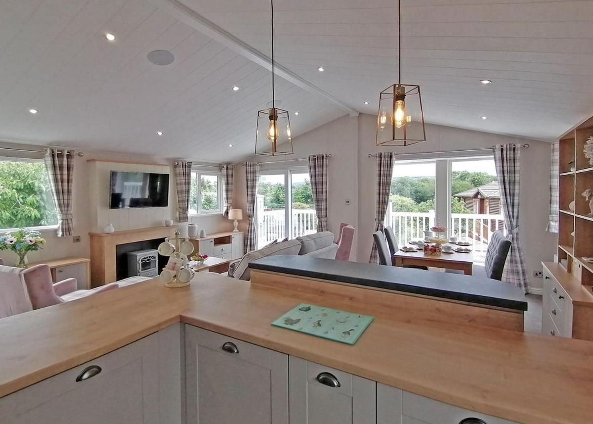 The Springs Lakeside Holiday Park Fladbury 외부 사진
