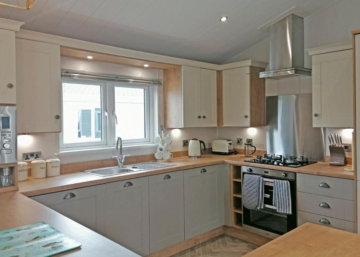 The Springs Lakeside Holiday Park Fladbury 외부 사진