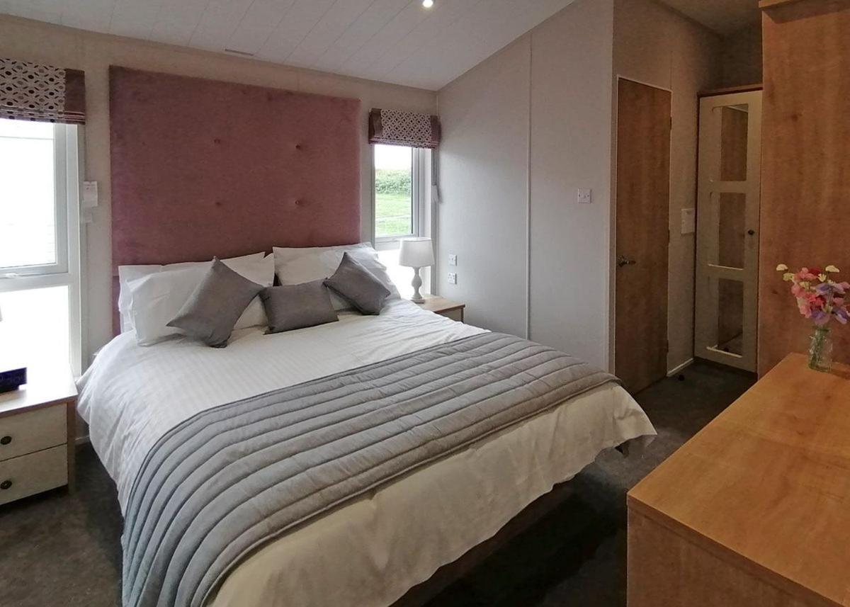 The Springs Lakeside Holiday Park Fladbury 외부 사진