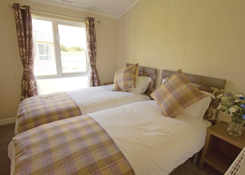 The Springs Lakeside Holiday Park Fladbury 객실 사진